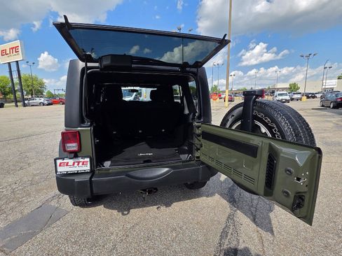 Used 2015 Jeep Wrangler Unlimited Sport w/ Quick Order Package 24S AWD/4WD image 25