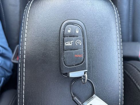 Used 2021 Jeep Cherokee Limited image 35