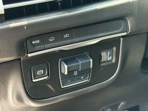 Certified 2025 Cadillac Escalade ESV Sport Platinum RWD image 7