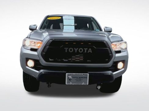 Certified 2022 Toyota Tacoma SR5 image 18