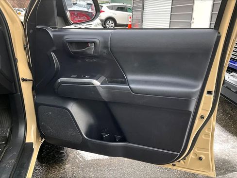 Used 2020 Toyota Tacoma TRD Off-Road image 21