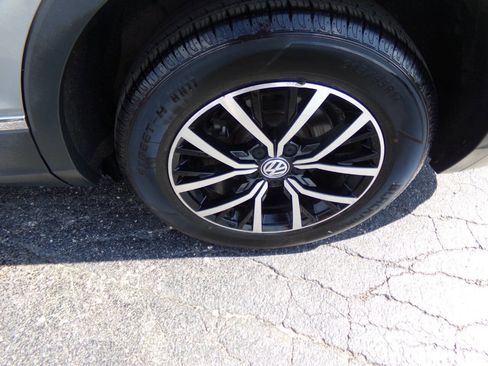 Used 2021 Volkswagen Tiguan SE image 37