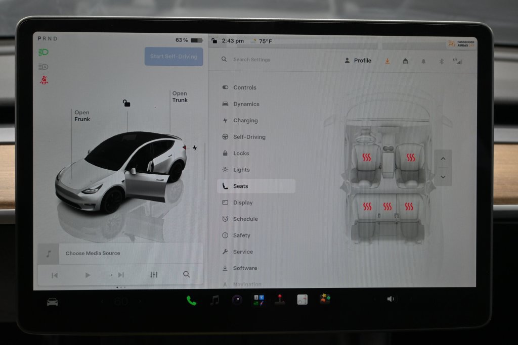 Used 2025 Tesla Model Y Performance AWD/4WD image 19