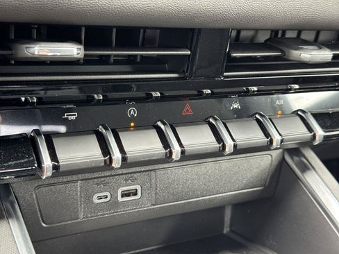 New 2026 GMC Canyon Elevation w/ LPO, Black Badging Package RWD image 16