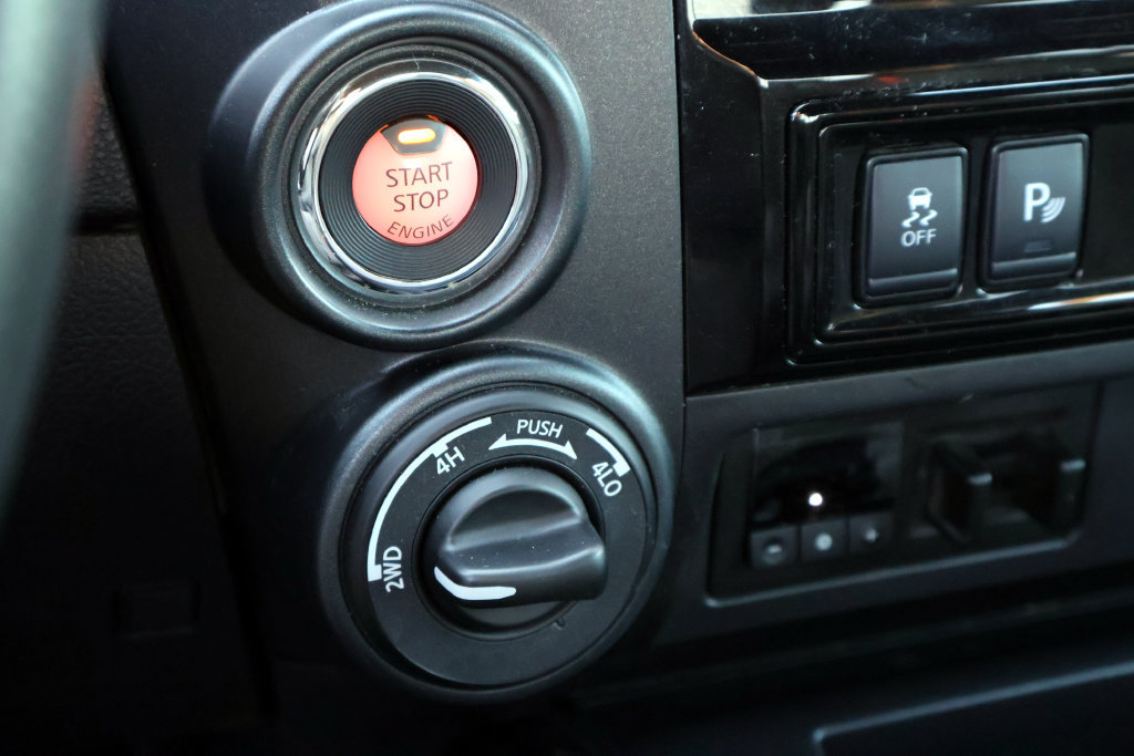 Used 2024 Nissan Titan PRO-4X w/ Pro-4x Convenience Package AWD/4WD image 25