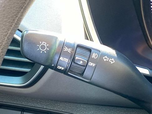 Used 2019 Hyundai Santa Fe SEL FWD image 18