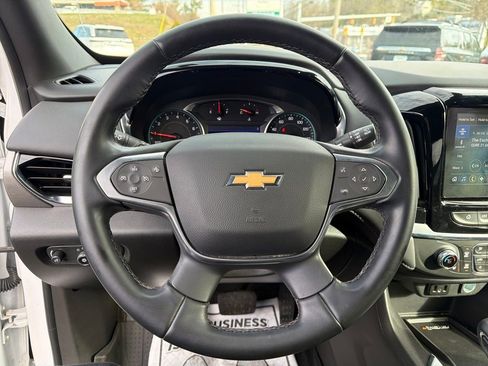 Used 2023 Chevrolet Traverse LT w/ Rear Camera Mirror Package image 17