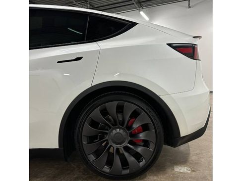 Used 2023 Tesla Model Y Performance image 10