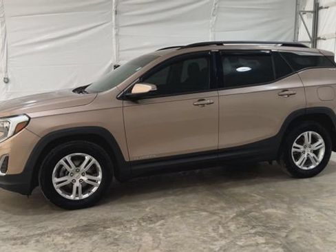 Used 2018 GMC Terrain SLE w/ Driver Convenience Package FWD image 9