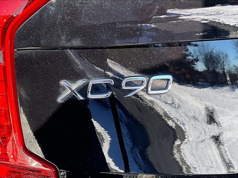 Certified 2024 Volvo XC90 B6 Ultimate w/ Protection Package Premier image 30