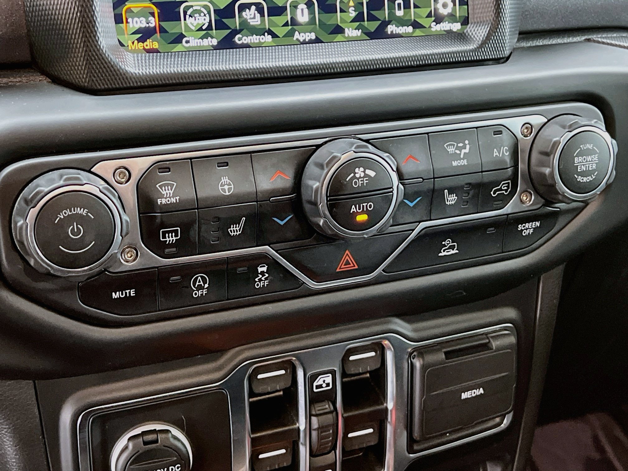 Used 2023 Jeep Gladiator Mojave w/ Cold Weather Group AWD/4WD image 17