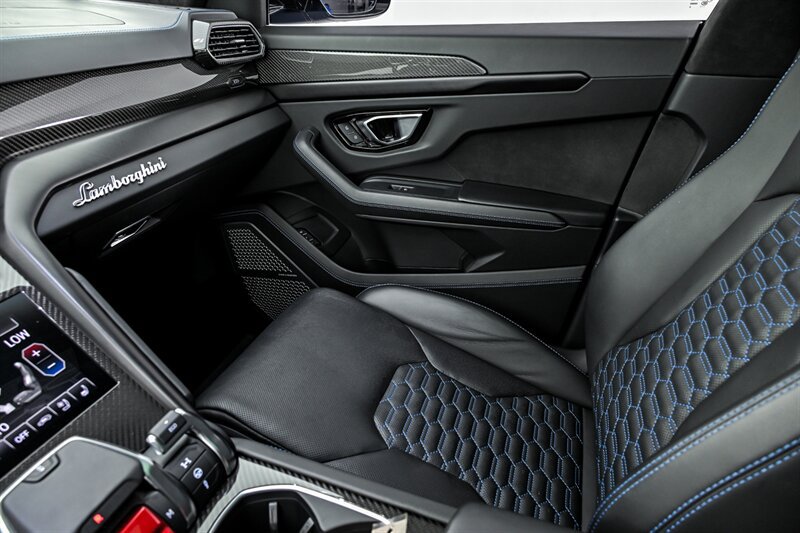 Used 2022 Lamborghini Urus AWD/4WD image 51
