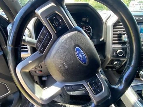 Used 2017 Ford F150 Platinum w/ Equipment Group 701A Luxury AWD/4WD image 3
