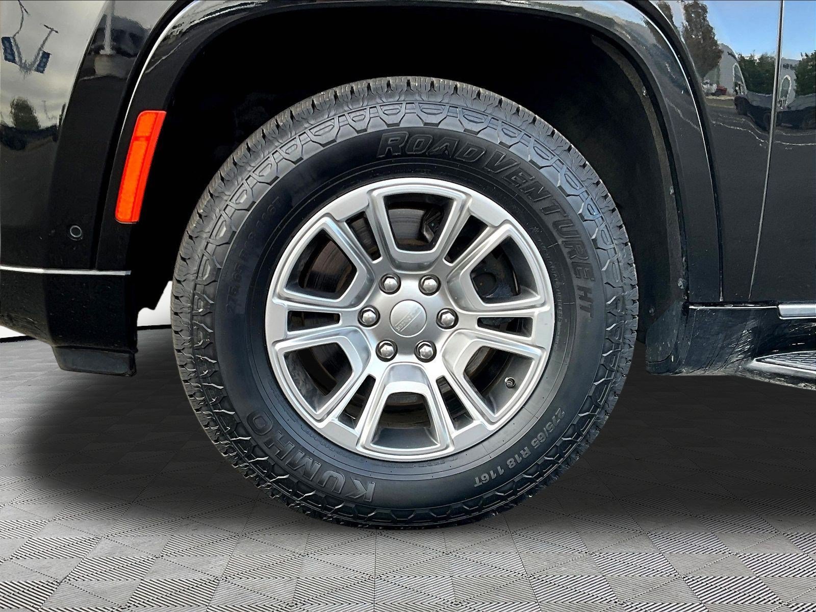 Used 2024 Jeep Wagoneer 4WD image 35