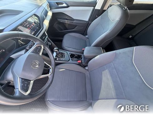 Used 2024 Volkswagen Taos SE FWD image 17