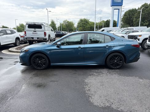 Used 2025 Toyota Camry SE FWD image 7