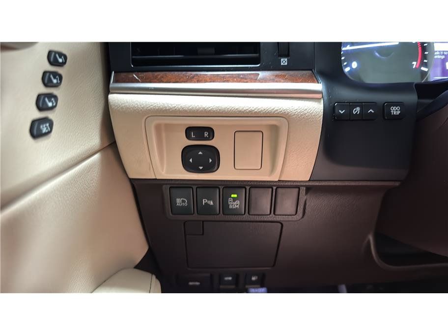 Used 2016 Lexus ES 350 w/ Luxury Package w/Wood Trim FWD image 40