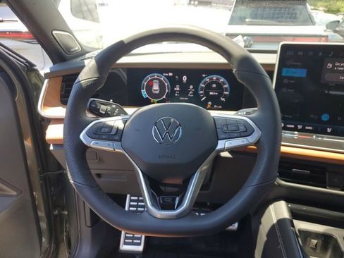 New 2026 Volkswagen Tiguan SEL R-Line AWD/4WD image 25