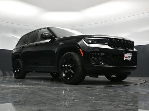 Used 2023 Jeep Grand Cherokee Limited w/ Black Appearance Package AWD/4WD image 61