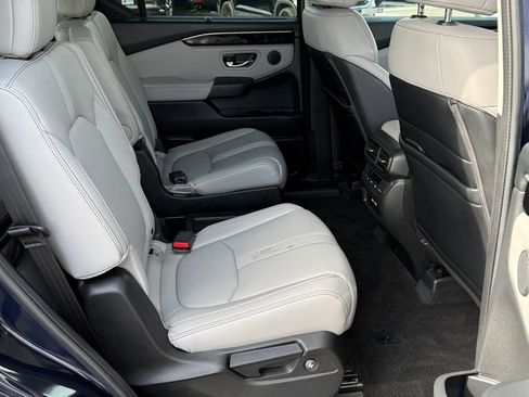 Used 2023 Honda Pilot EX-L image 11