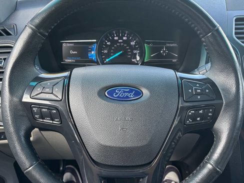 Used 2018 Ford Explorer XLT w/ Equipment Group 202A image 27