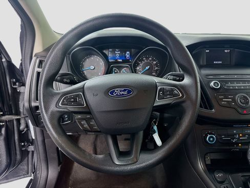 Used 2018 Ford Focus SE FWD image 11