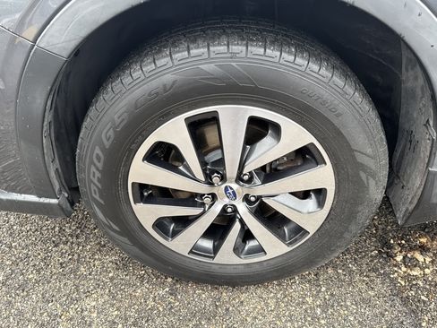 Used 2020 Subaru Outback Premium image 9