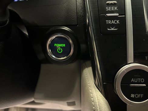 Used 2012 Toyota Camry XLE w/ Leather Pkg image 24