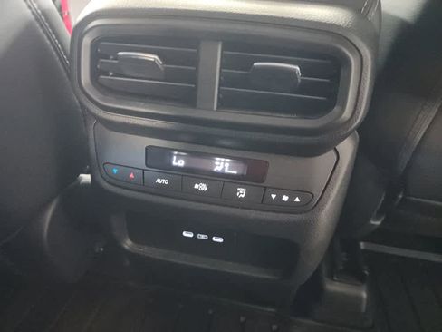 Used 2025 Honda Pilot Touring image 34