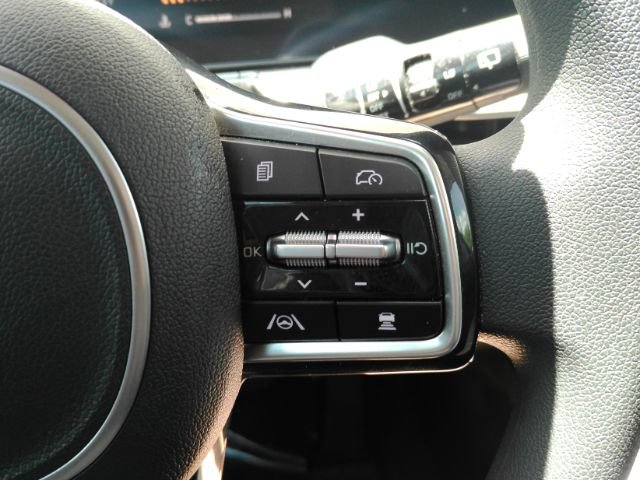 Used 2025 Kia Sorento LX FWD image 37