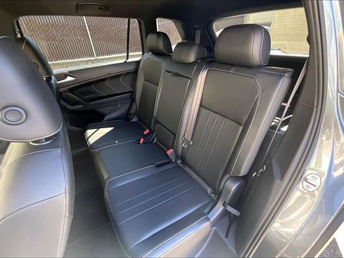 Used 2022 Volkswagen Tiguan SE R-Line image 24