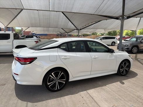 Used 2023 Nissan Sentra SR w/ SR Premium Package FWD image 9