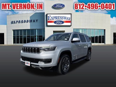 Used 2022 Jeep Wagoneer Series III AWD/4WD image 2