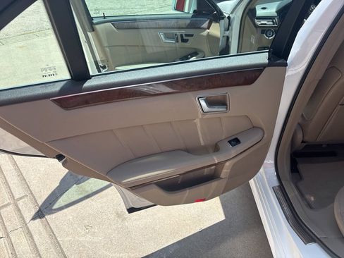 Used 2013 Mercedes-Benz E 350 4MATIC Sedan image 20