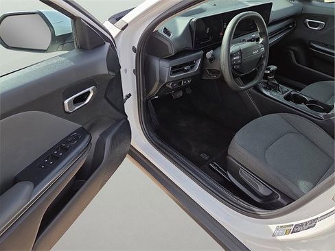 Used 2025 Kia K4 LXS image 14