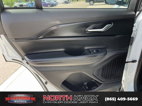 Used 2024 Jeep Grand Cherokee Altitude AWD/4WD image 16