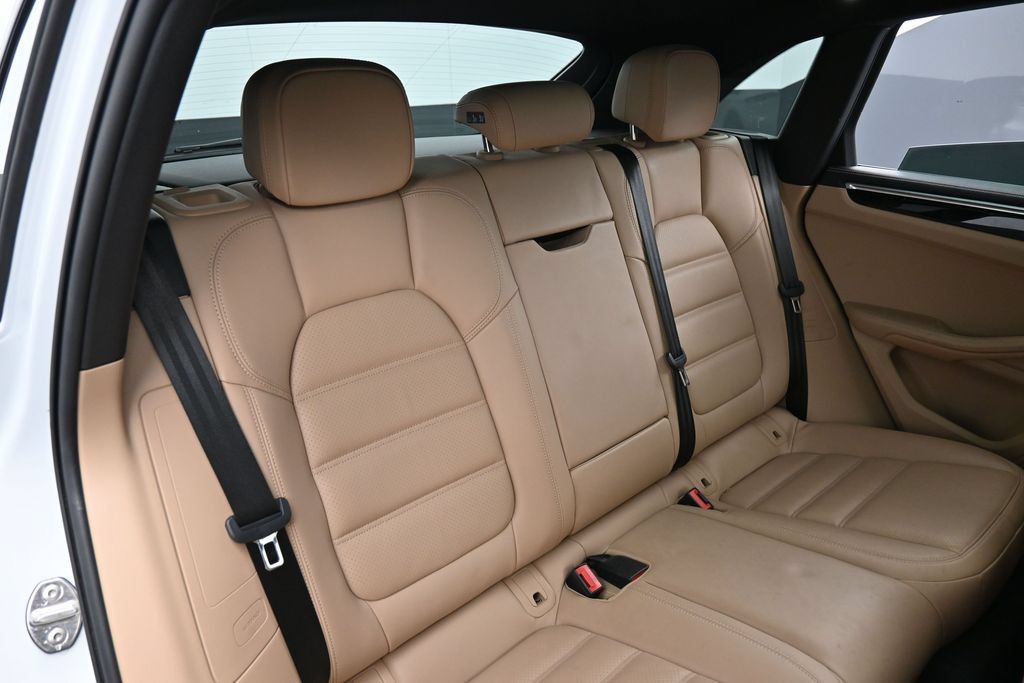 Certified 2024 Porsche Macan S AWD/4WD image 26