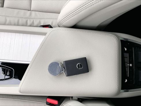 New 2026 Volvo XC60 B5 Ultra w/ Climate Package image 34