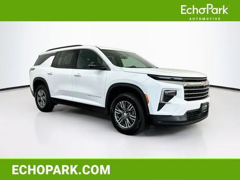 Used 2025 Chevrolet Traverse LT AWD/4WD image 1