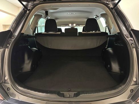 Used 2018 Toyota RAV4 LE image 28