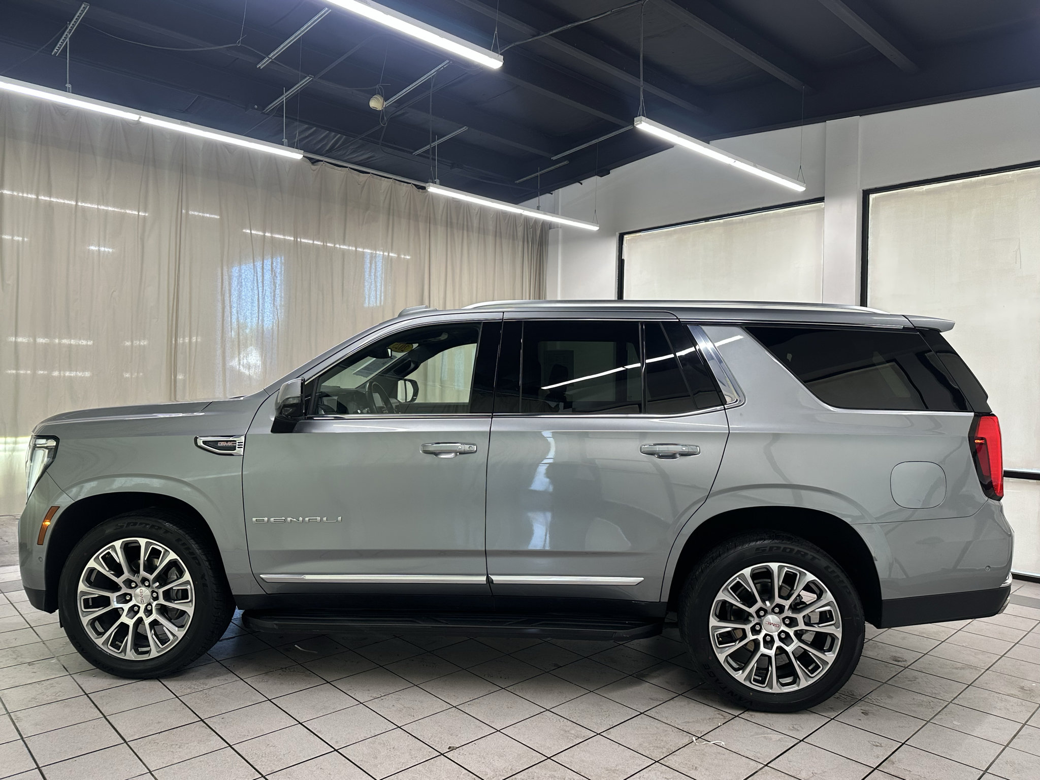 Used 2025 GMC Yukon Denali AWD/4WD image 12