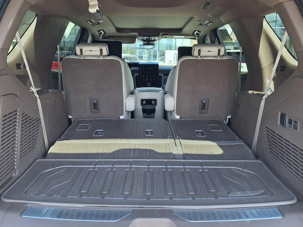 Used 2026 GMC Yukon Denali w/ Denali Reserve Package AWD/4WD image 18