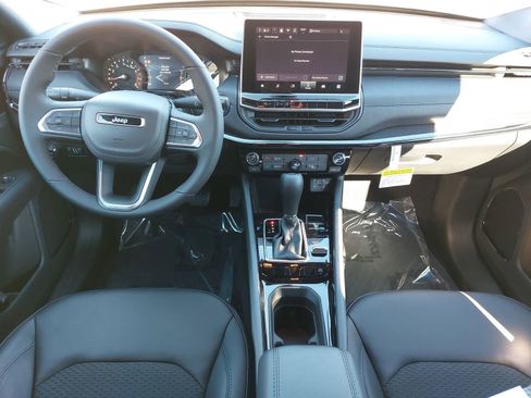 New 2026 Jeep Compass Latitude image 9