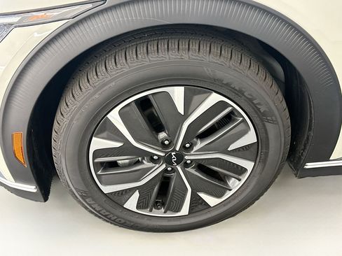 Used 2024 Kia EV6 Light AWD/4WD image 11