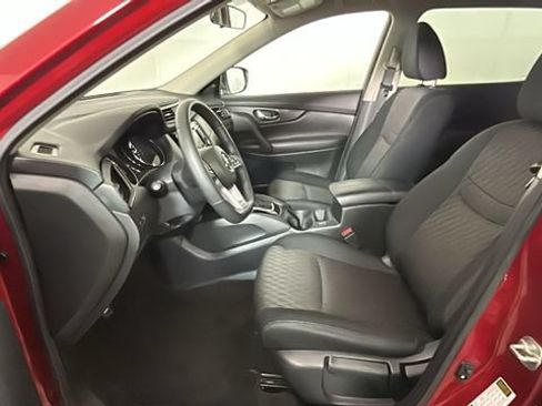 Used 2020 Nissan Rogue S FWD image 11