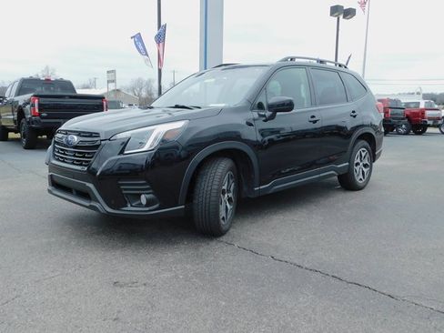 Used 2023 Subaru Forester Premium image 4