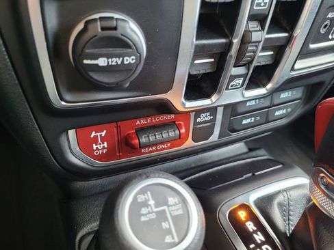 Certified 2025 Jeep Wrangler Willys 4xe image 13