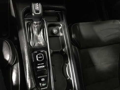 Used 2016 Volvo XC90 T6 R-Design w/ Vision Package image 32