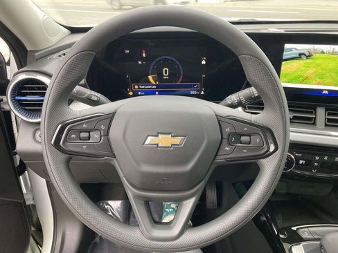 New 2026 Chevrolet Trax LT w/ Sunroof Package image 26