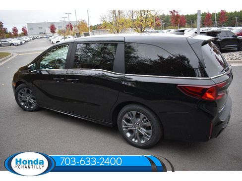 New 2026 Honda Odyssey Touring image 7